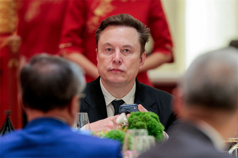 Technologies : une flambée des coûts sans précédent, selon Tim Cook et Elon Musk