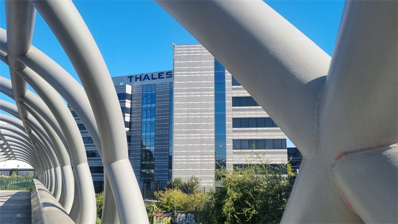 Thales : recule encore...