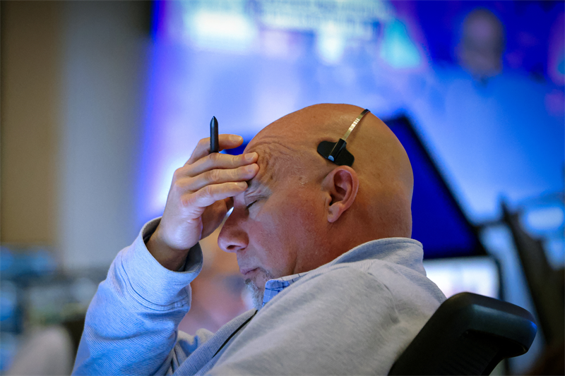 UPS dépasse les attentes mais supprime 20.000 emplois