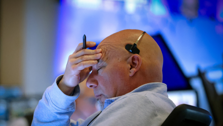 UPS dépasse les attentes mais supprime 20.000 emplois