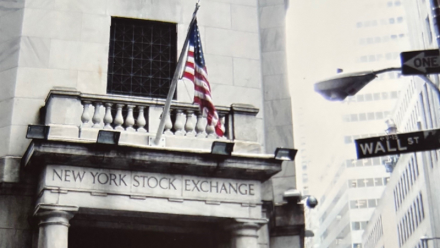 Wall Street attendue dans le vert à l'ouverture, petite accalmie des cours du pétrole