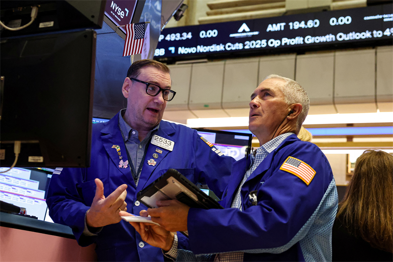 Wall Street consolide sur les sommets