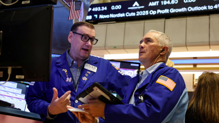 Wall Street consolide sur les sommets