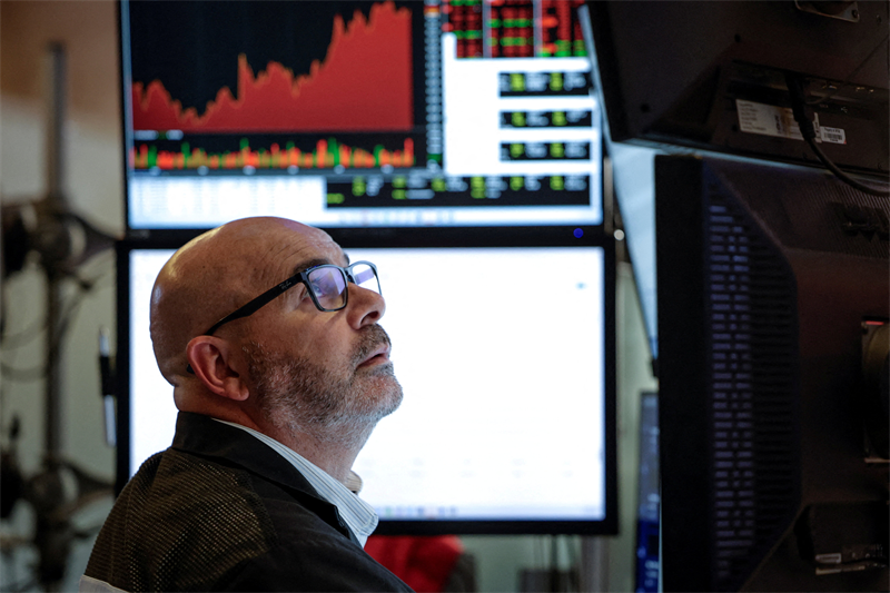 Wall Street corrige avec Walmart et Alibaba