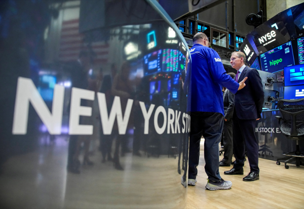 Wall Street dans le vert, avec la détente obligataire et le secteur pharmaceutique