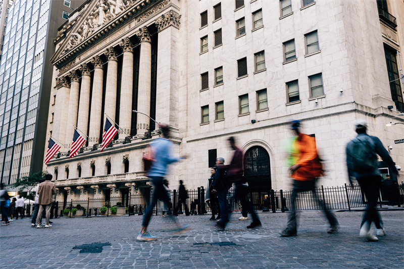 Wall Street débute la semaine en ordre dispersé