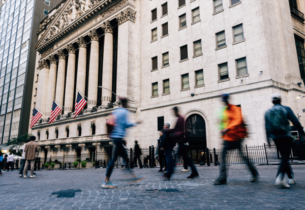 Wall Street débute la semaine en ordre dispersé