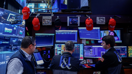 Wall Street : le Nasdaq se redresse nettement