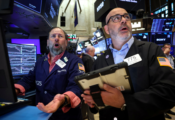 Wall Street : le Nasdaq se redresse (un peu) en attendant Kevin Warsh