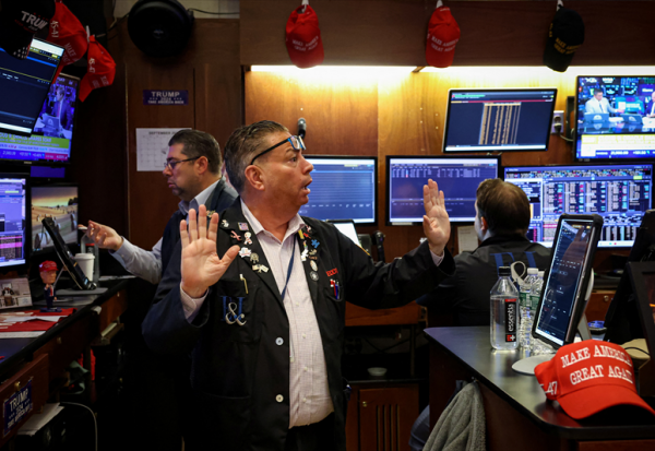 Wall Street : nouveaux records, en attendant la baisse des taux