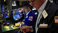 Wall Street tente un rebond en attendant Micron