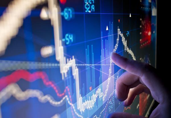 Avis d'analystes France : objectif en hausse sur Derichebourg et en baisse sur EssilorLuxottica