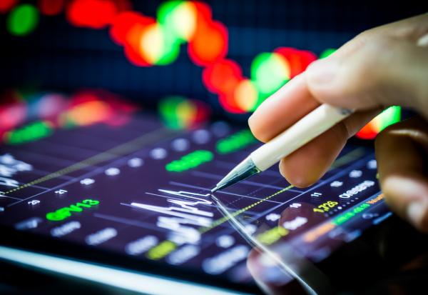 Wall Street recule sous l'effet des valeurs technologiques et des tensions au Moyen-Orient